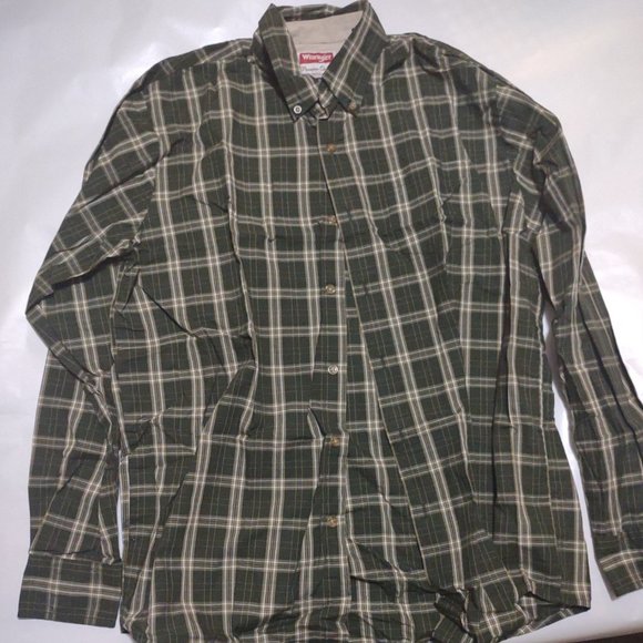 Wrangler Other - Wrangler Men's Plaid Long Sleeved Button Down Shirt
